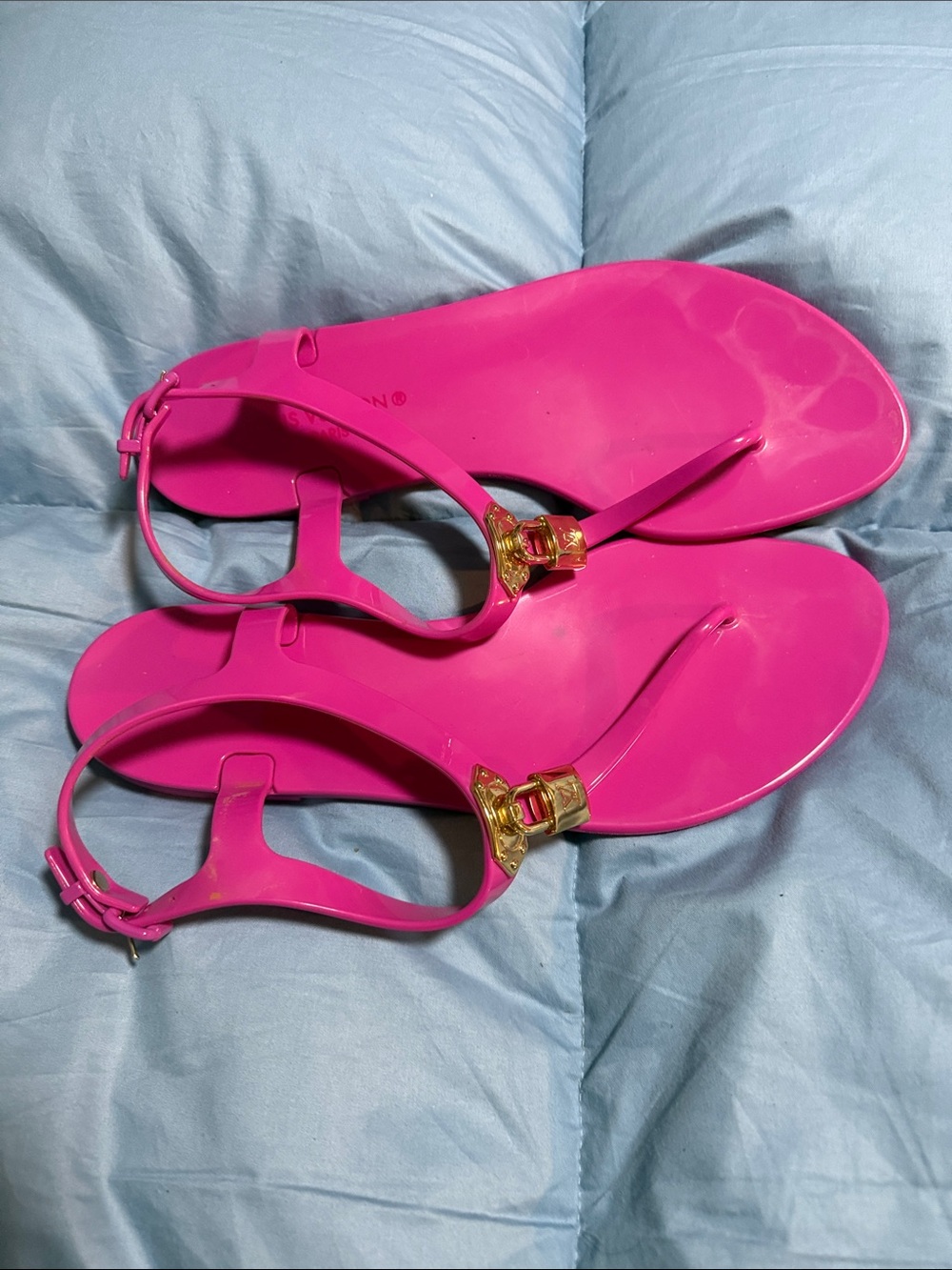 Louis Vuitton Hot Pink T-Strap Sandals with Gold Padlock. Worn one time. - Picture 4 of 4